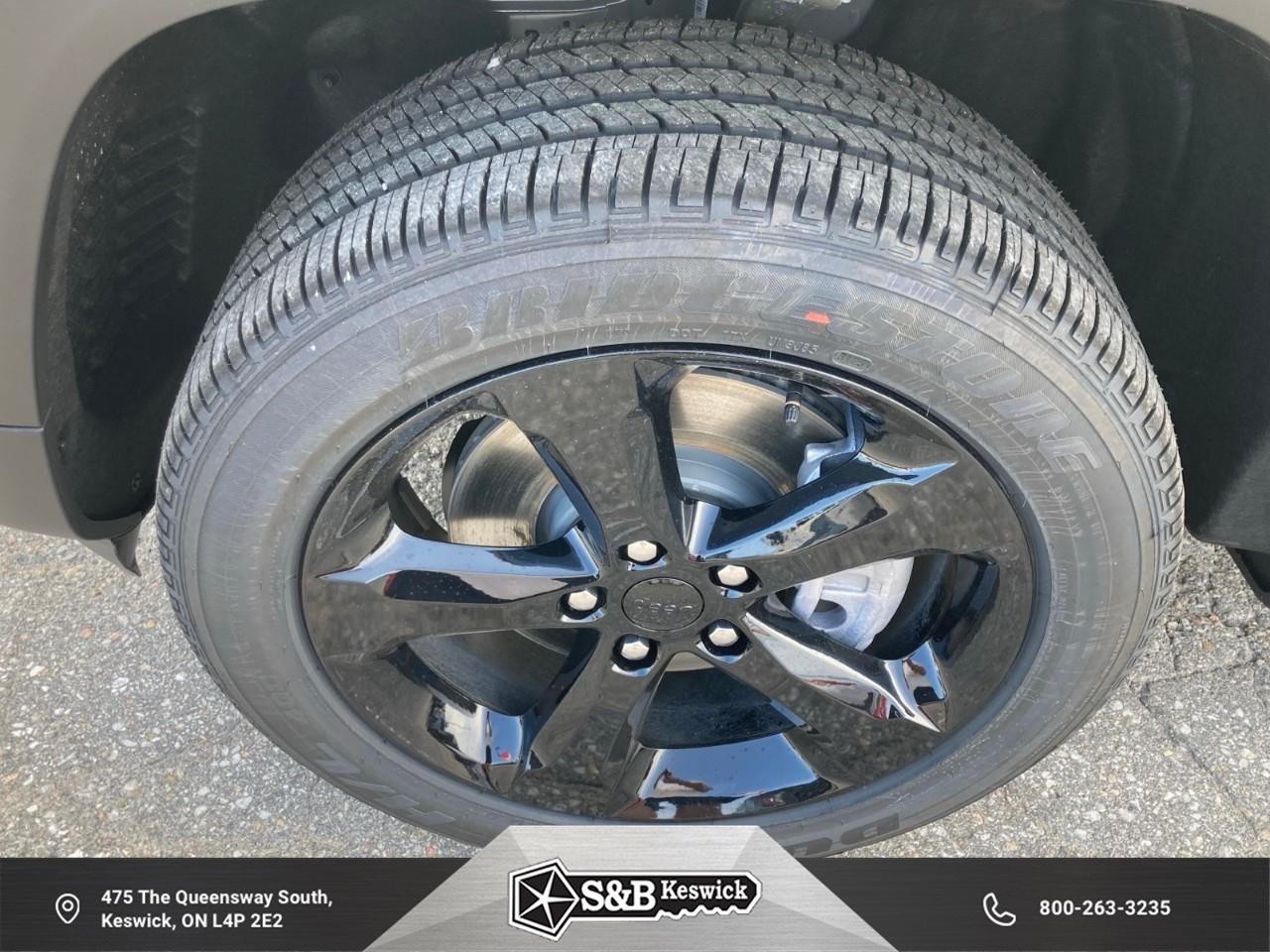 2025 Jeep Grand Cherokee L Laredo 4dr 4x4 Photo