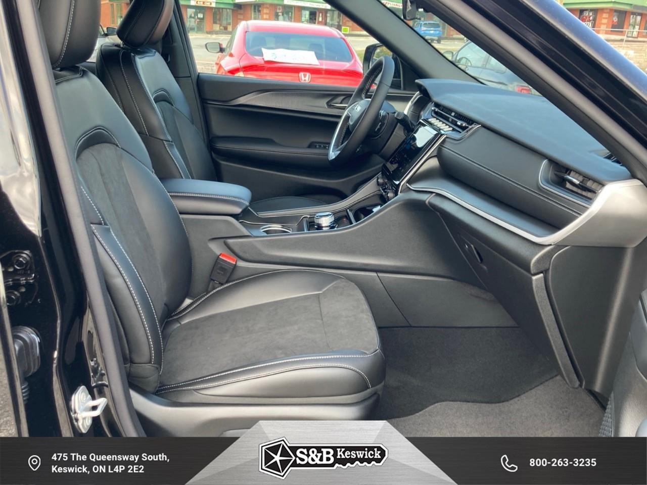 2025 Jeep Grand Cherokee L Laredo 4dr 4x4 Photo