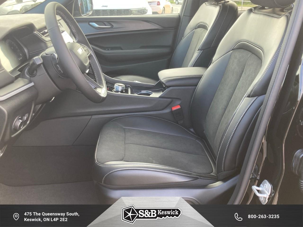 2025 Jeep Grand Cherokee L Laredo 4dr 4x4 Photo