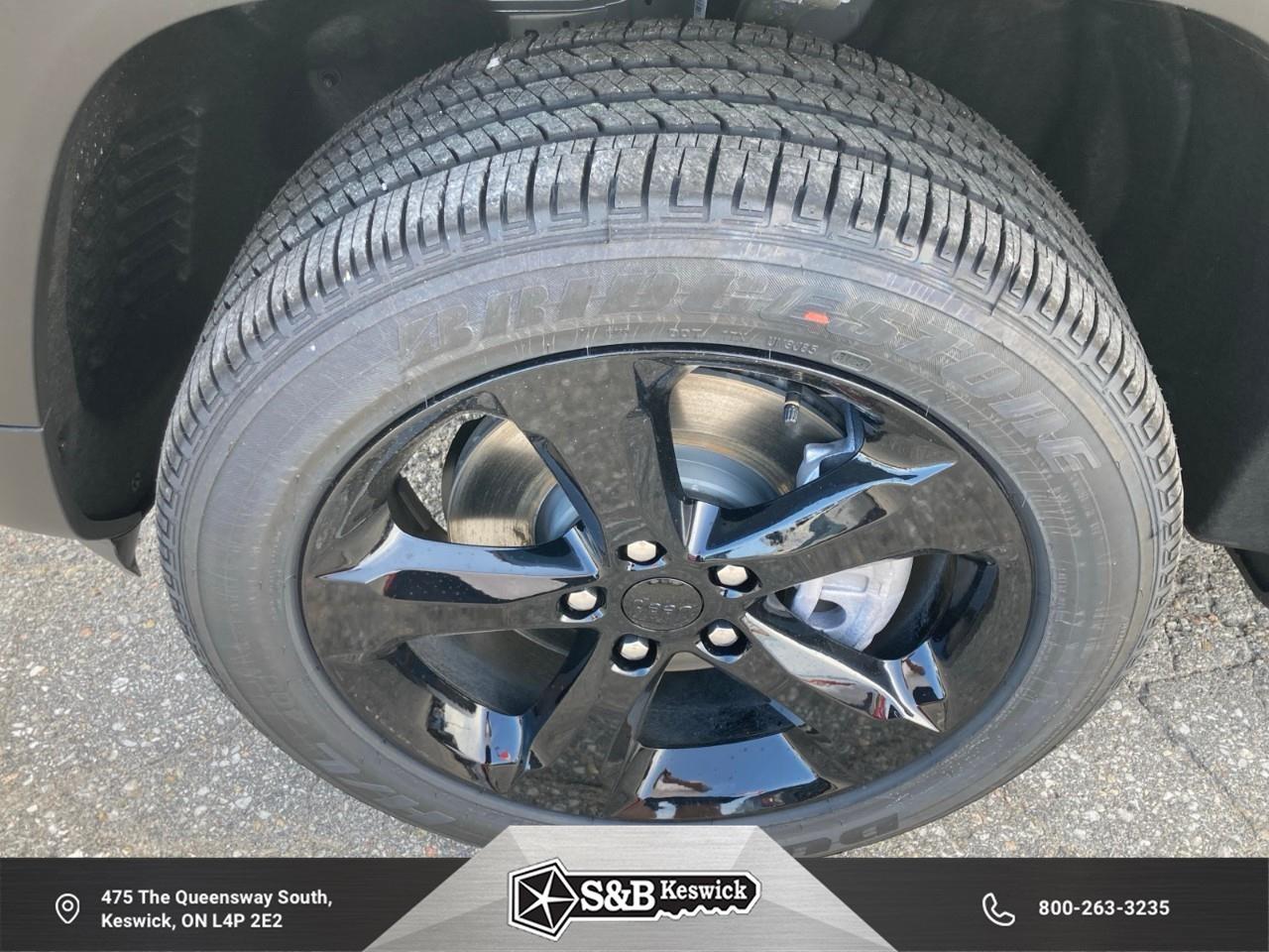 2025 Jeep Grand Cherokee L Laredo 4dr 4x4 Photo