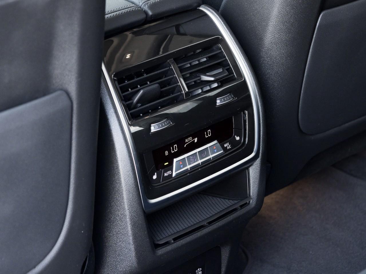 2024 BMW X7 xDrive40i 4dr All-Wheel Drive Sports Activity Vehicle Photo