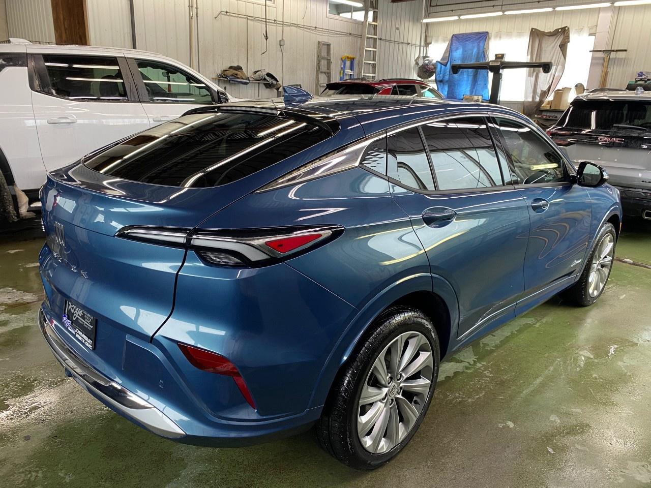 2025 Buick Envista FWD 4dr Avenir Photo3