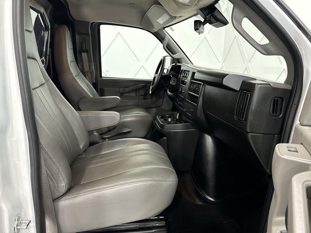 2023 GMC Savana 2500  Photo