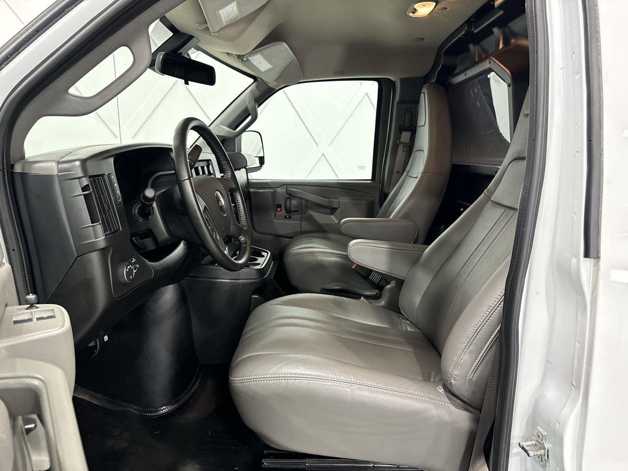 2023 GMC Savana 2500  Photo