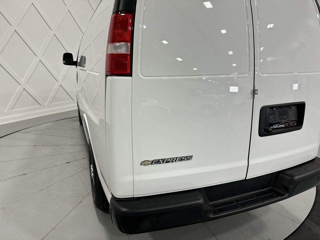 2023 GMC Savana 2500  Photo