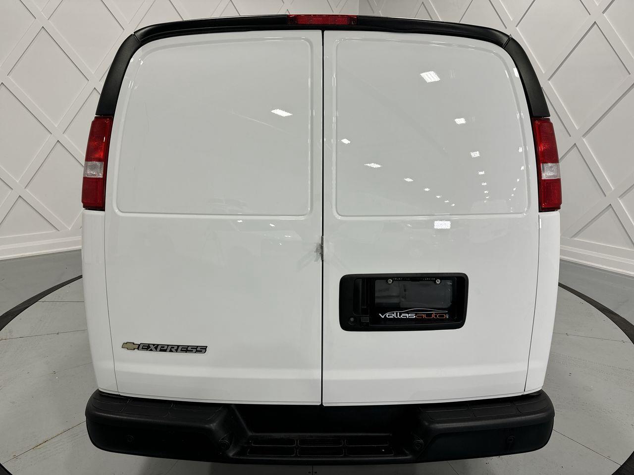 2023 GMC Savana 2500  Photo