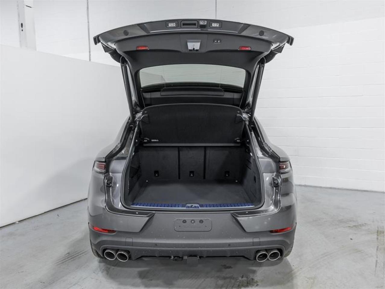 2025 Porsche Cayenne  Photo