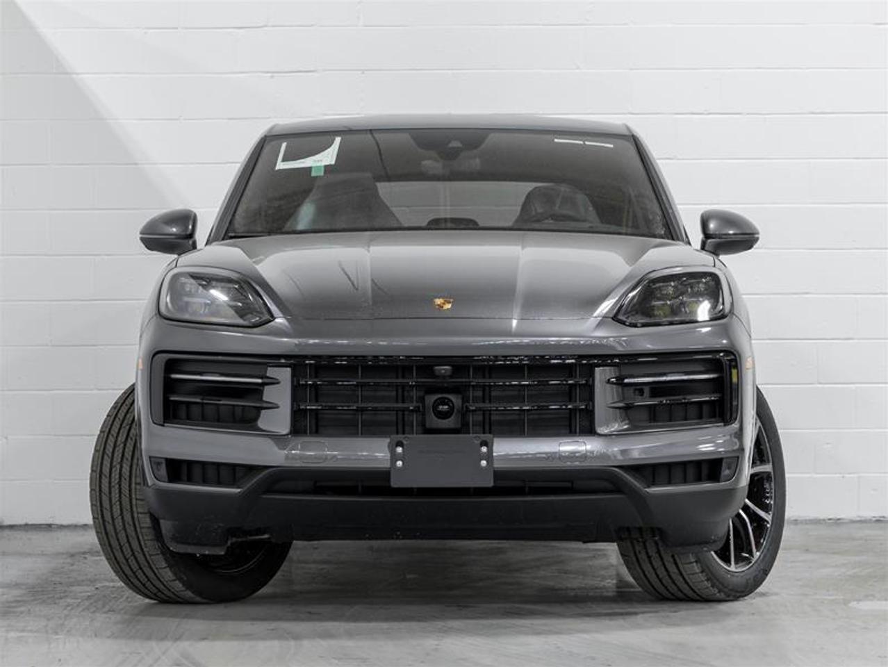2025 Porsche Cayenne  Photo3