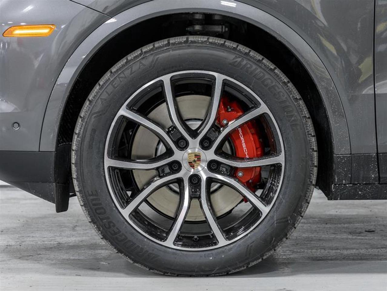 2025 Porsche Cayenne  Photo4