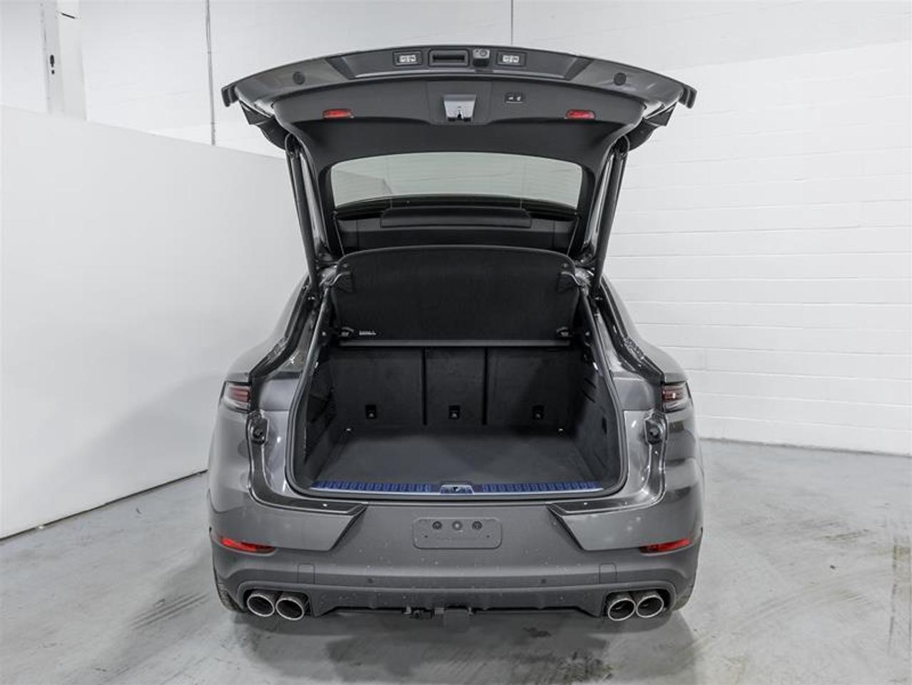 2025 Porsche Cayenne  Photo