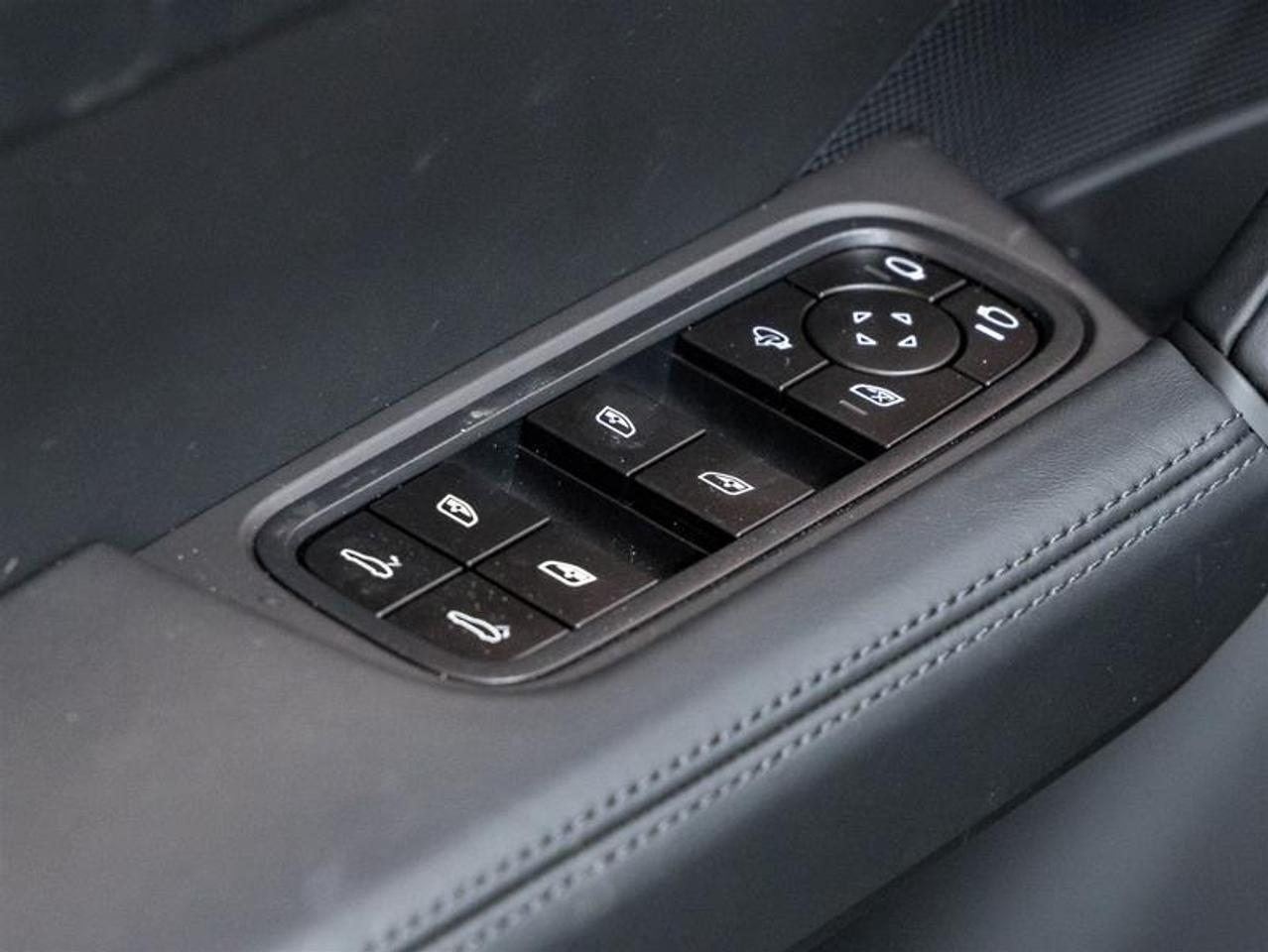 2025 Porsche Cayenne  Photo