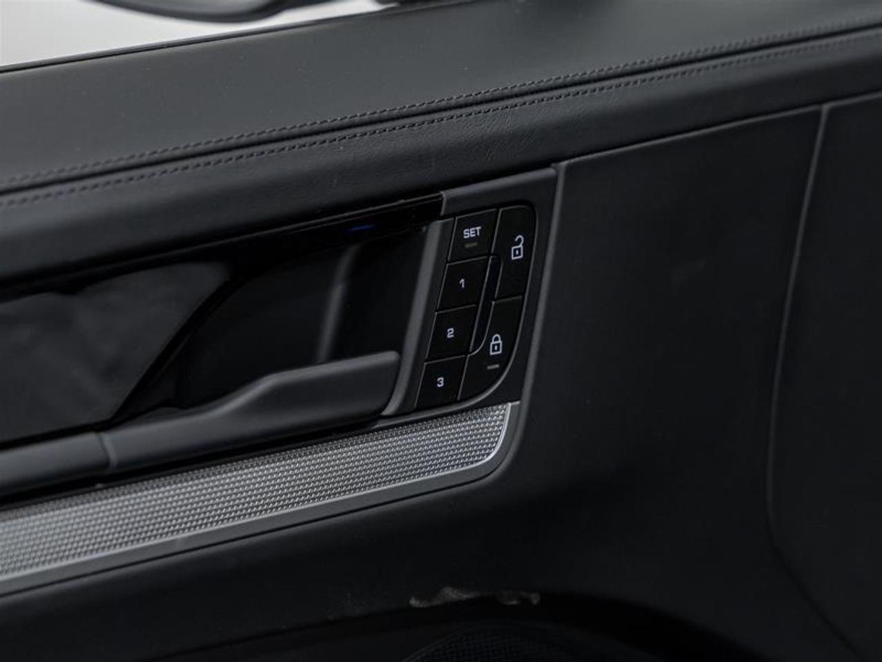 2025 Porsche Cayenne  Photo