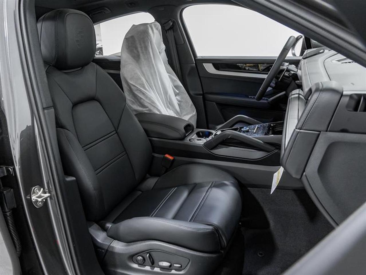 2025 Porsche Cayenne  Photo