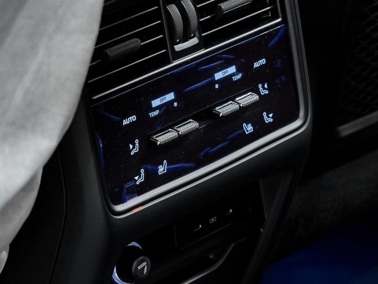 2025 Porsche Cayenne  Photo