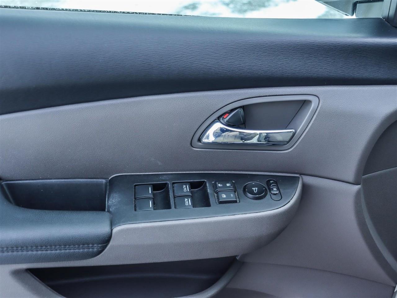 2017 Honda Odyssey EX (A6) Passenger Van Photo