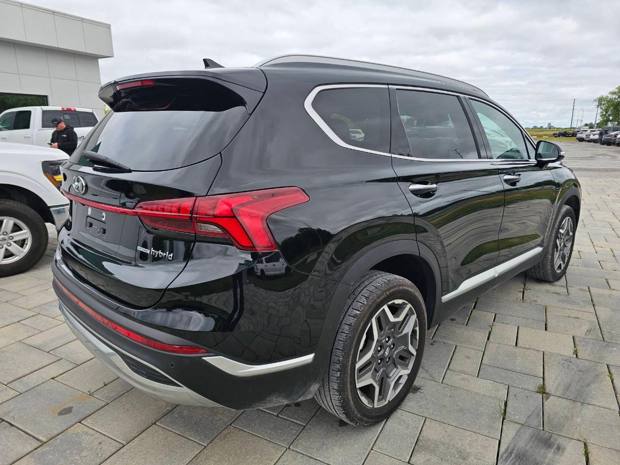 2023 Hyundai Santa Fe HEV Luxury 4dr All-Wheel Drive Photo4