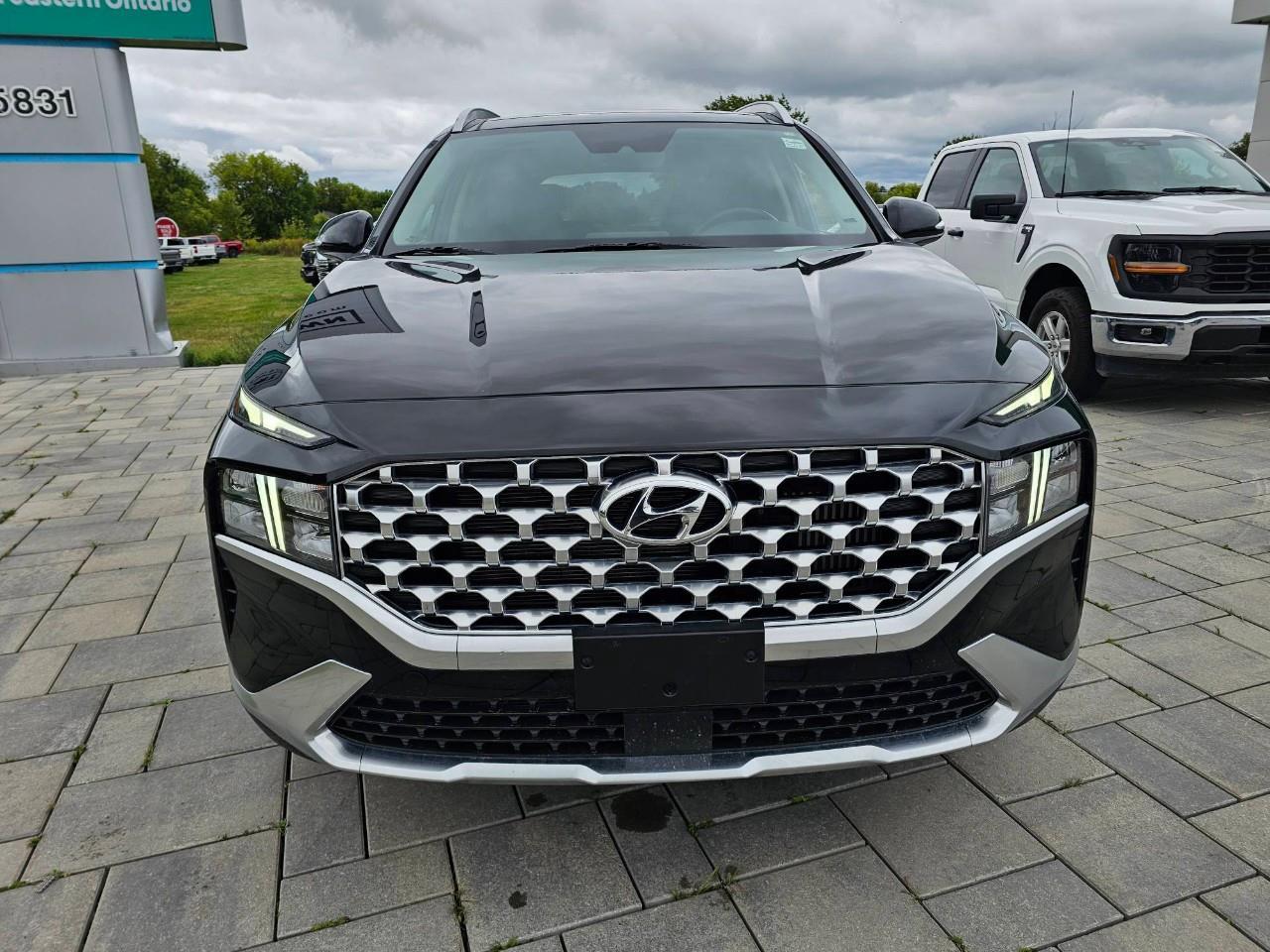 2023 Hyundai Santa Fe HEV Luxury 4dr All-Wheel Drive Photo2