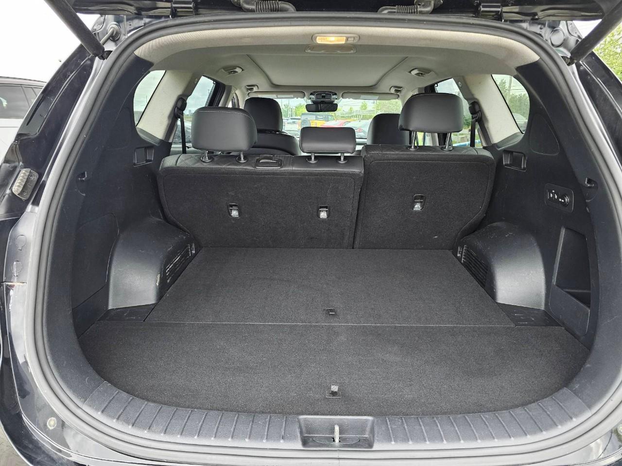 2023 Hyundai Santa Fe HEV Luxury 4dr All-Wheel Drive Photo