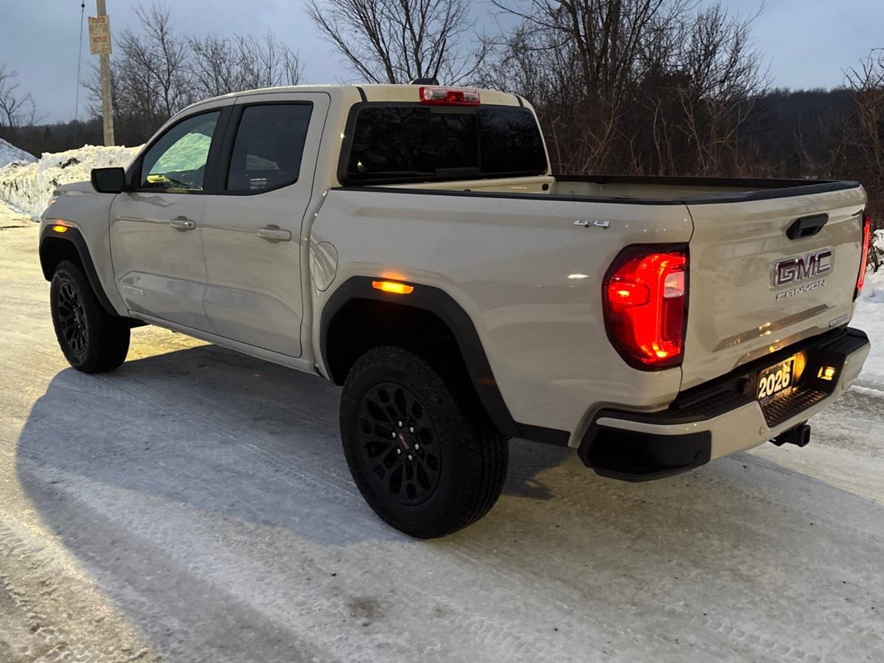2026 GMC Canyon Crew Cab Short Box 4-Wheel Drive Elevation Photo2