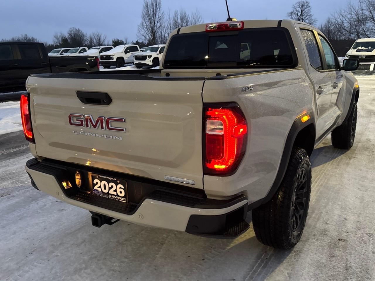 2026 GMC Canyon Crew Cab Short Box 4-Wheel Drive Elevation Photo4
