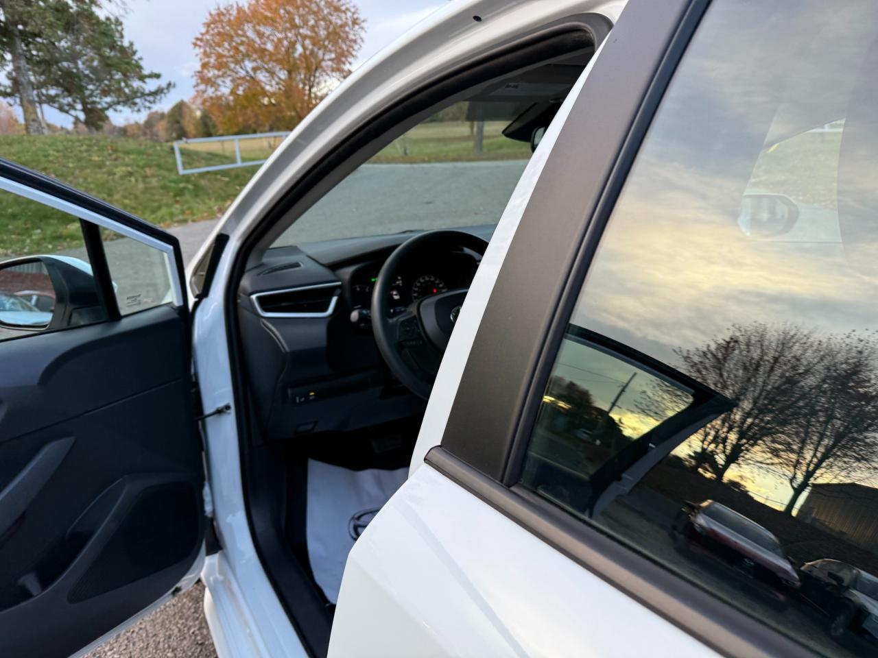 2024 Toyota Corolla LE 4DR SEDAN Photo2