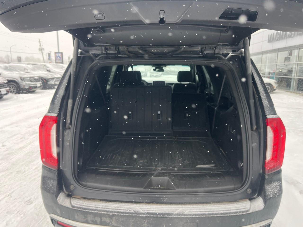 2023 GMC Yukon XL 4WD 4dr SLT Photo