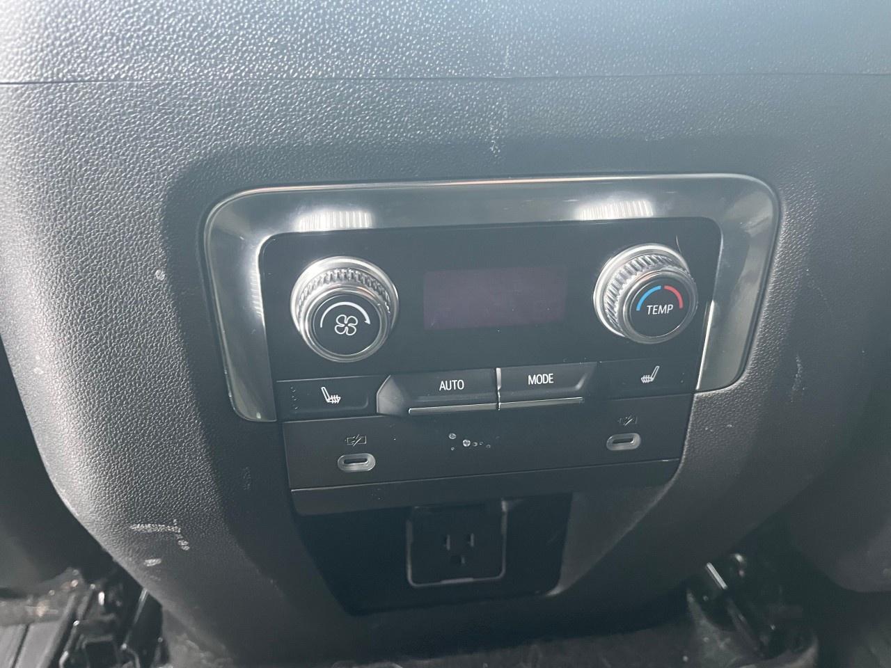 2023 GMC Yukon XL 4WD 4dr SLT Photo