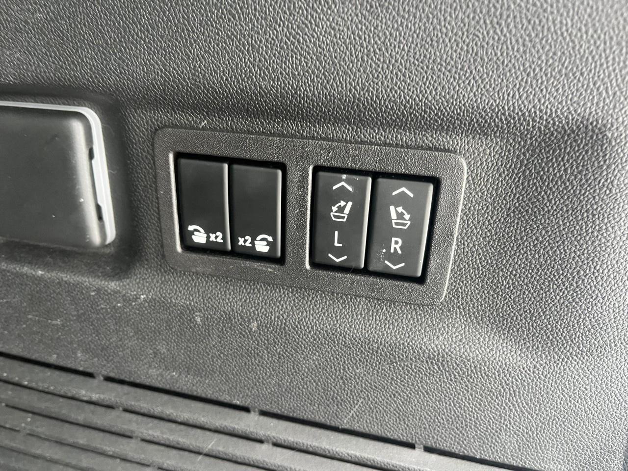 2023 GMC Yukon XL 4WD 4dr SLT Photo