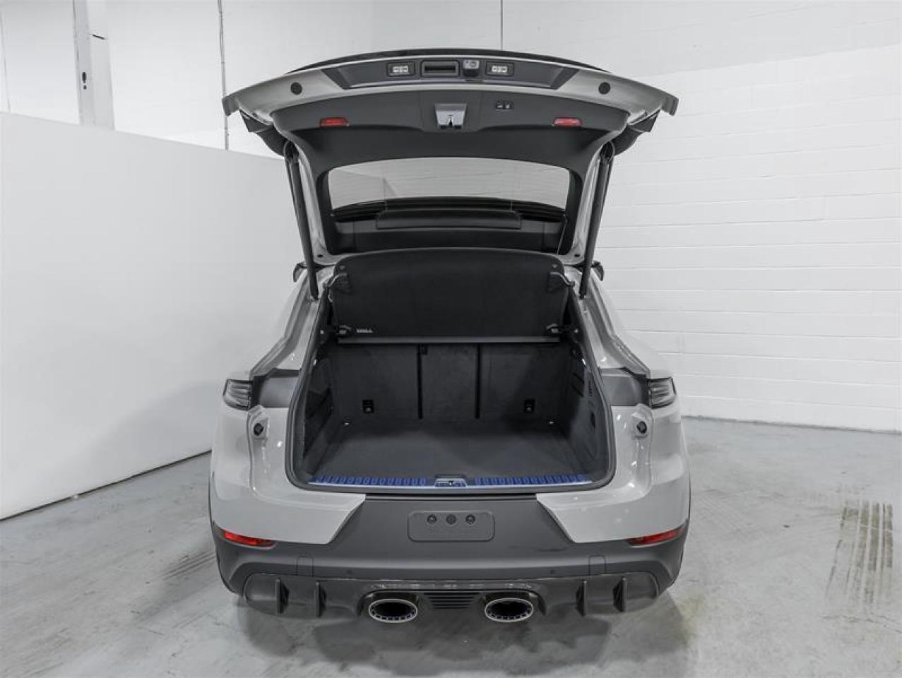 2025 Porsche Cayenne  Photo