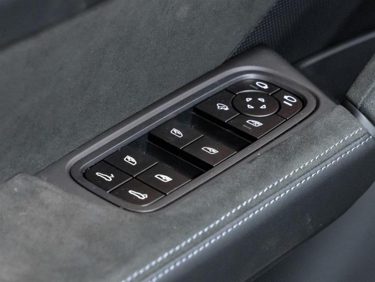 2025 Porsche Cayenne  Photo