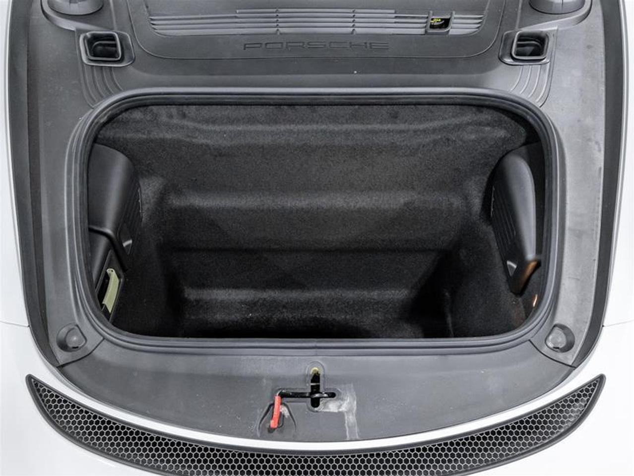 2025 Porsche 718 Spyder  Photo