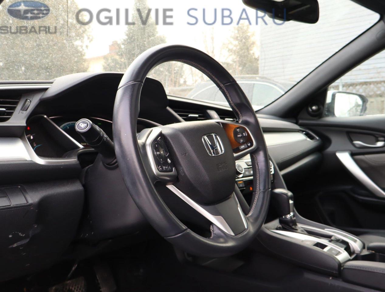 2016 Honda Civic Touring (CVT) 2dr Coupe Photo