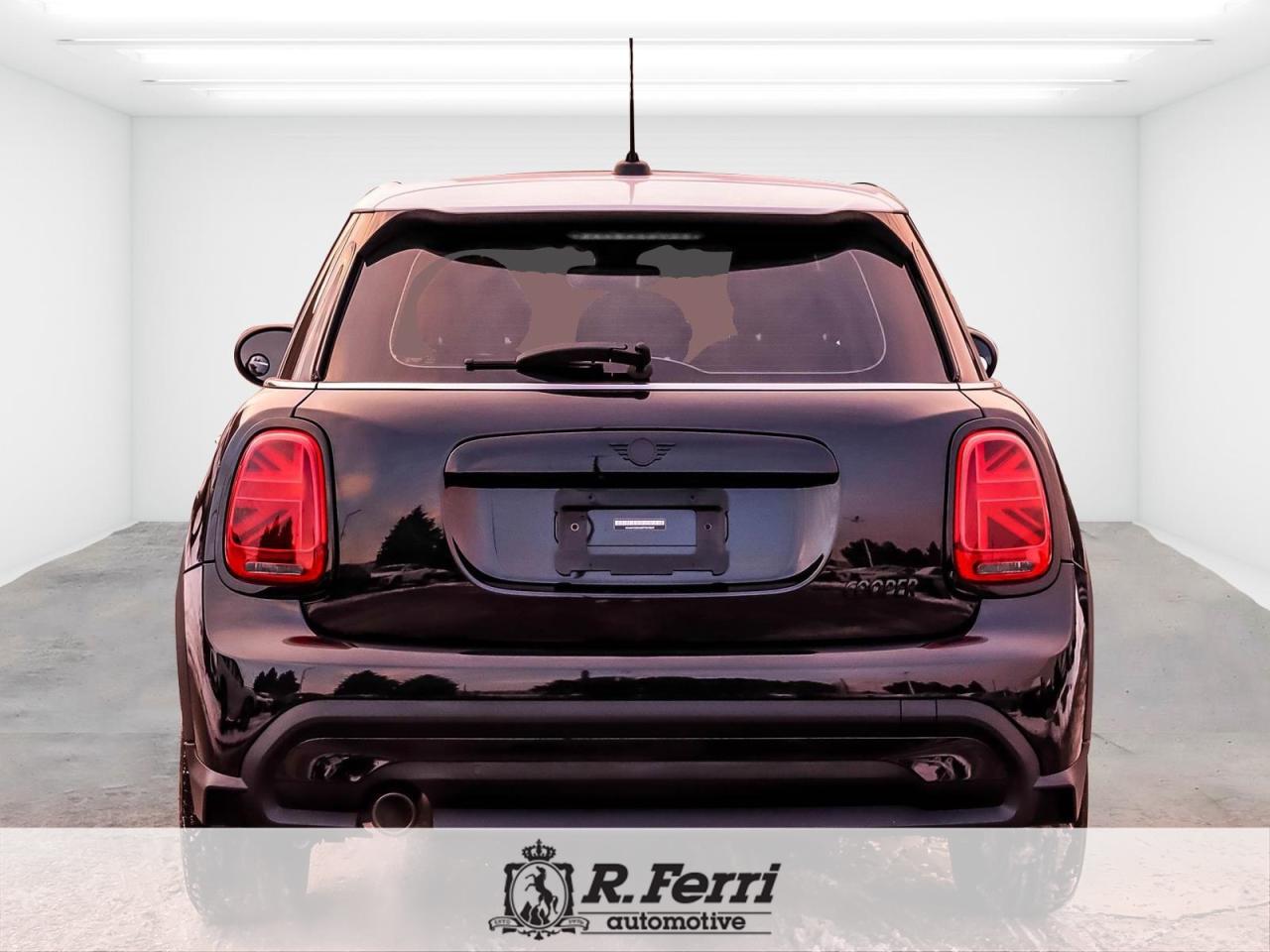 2023 MINI 5 Door Cooper 4dr Hatchback Photo