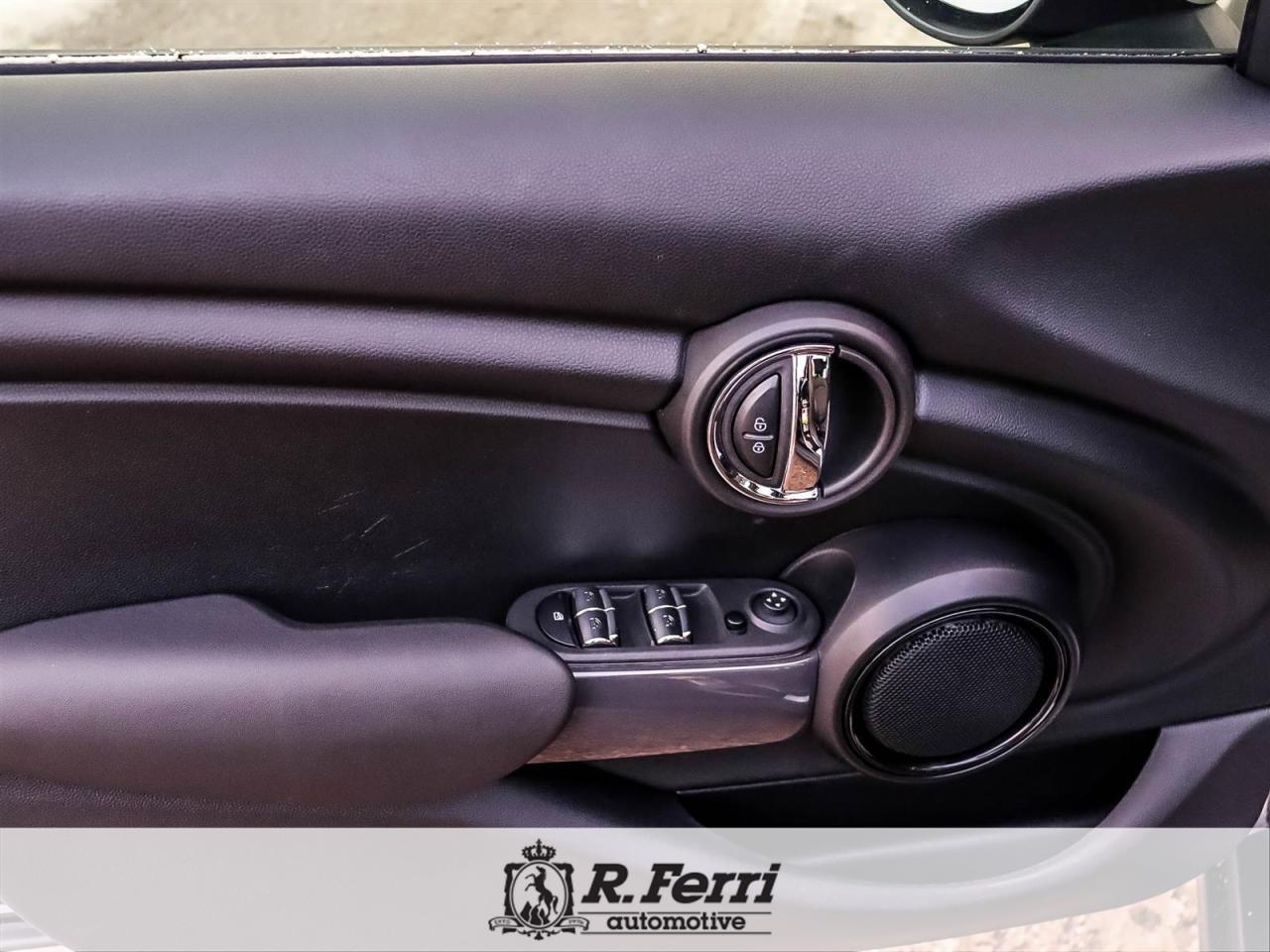 2023 MINI 5 Door Cooper 4dr Hatchback Photo