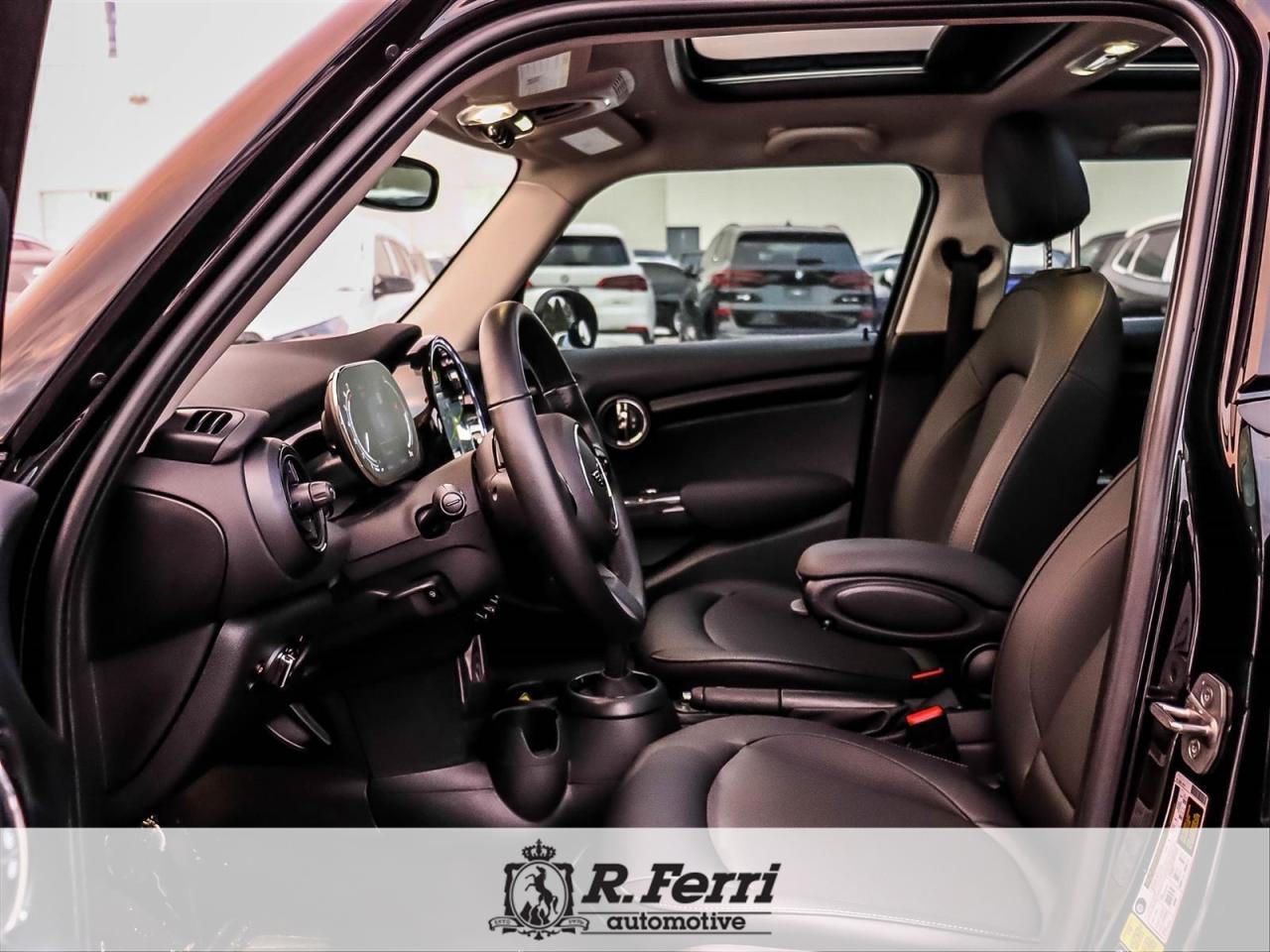 2023 MINI 5 Door Cooper 4dr Hatchback Photo