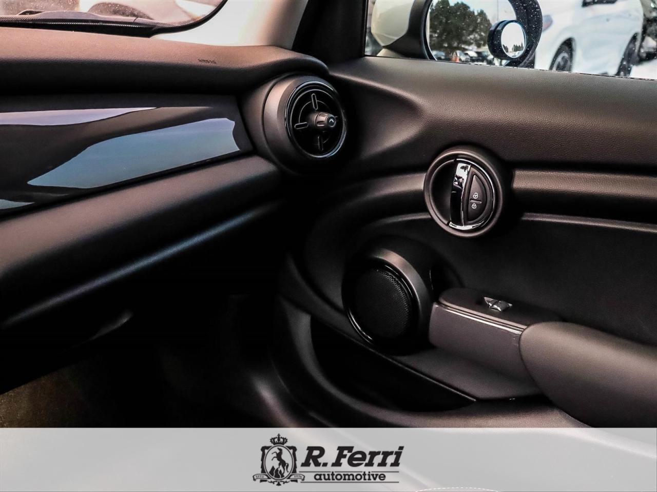 2023 MINI 5 Door Cooper 4dr Hatchback Photo