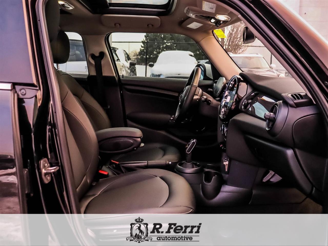 2023 MINI 5 Door Cooper 4dr Hatchback Photo