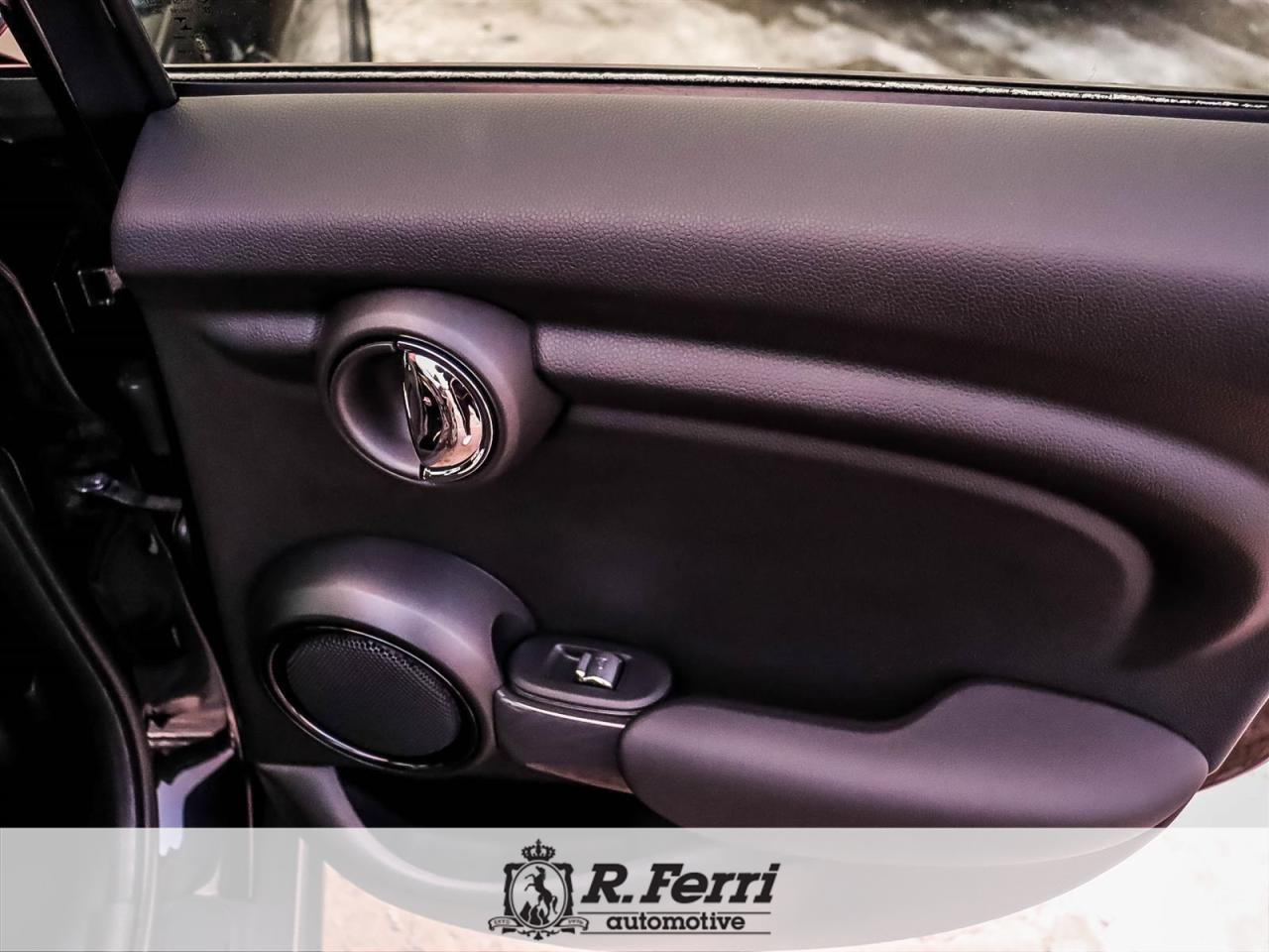 2023 MINI 5 Door Cooper 4dr Hatchback Photo