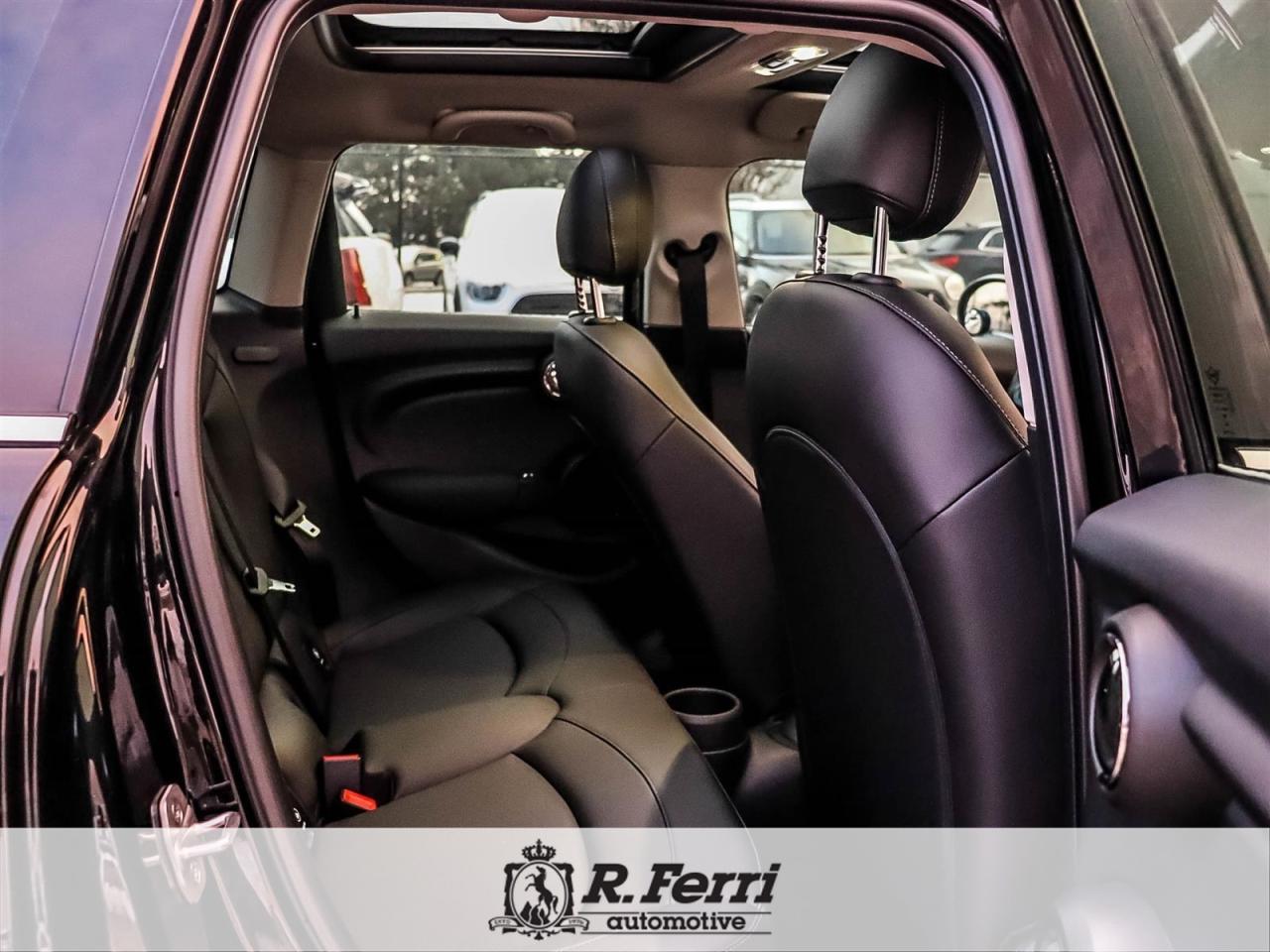 2023 MINI 5 Door Cooper 4dr Hatchback Photo