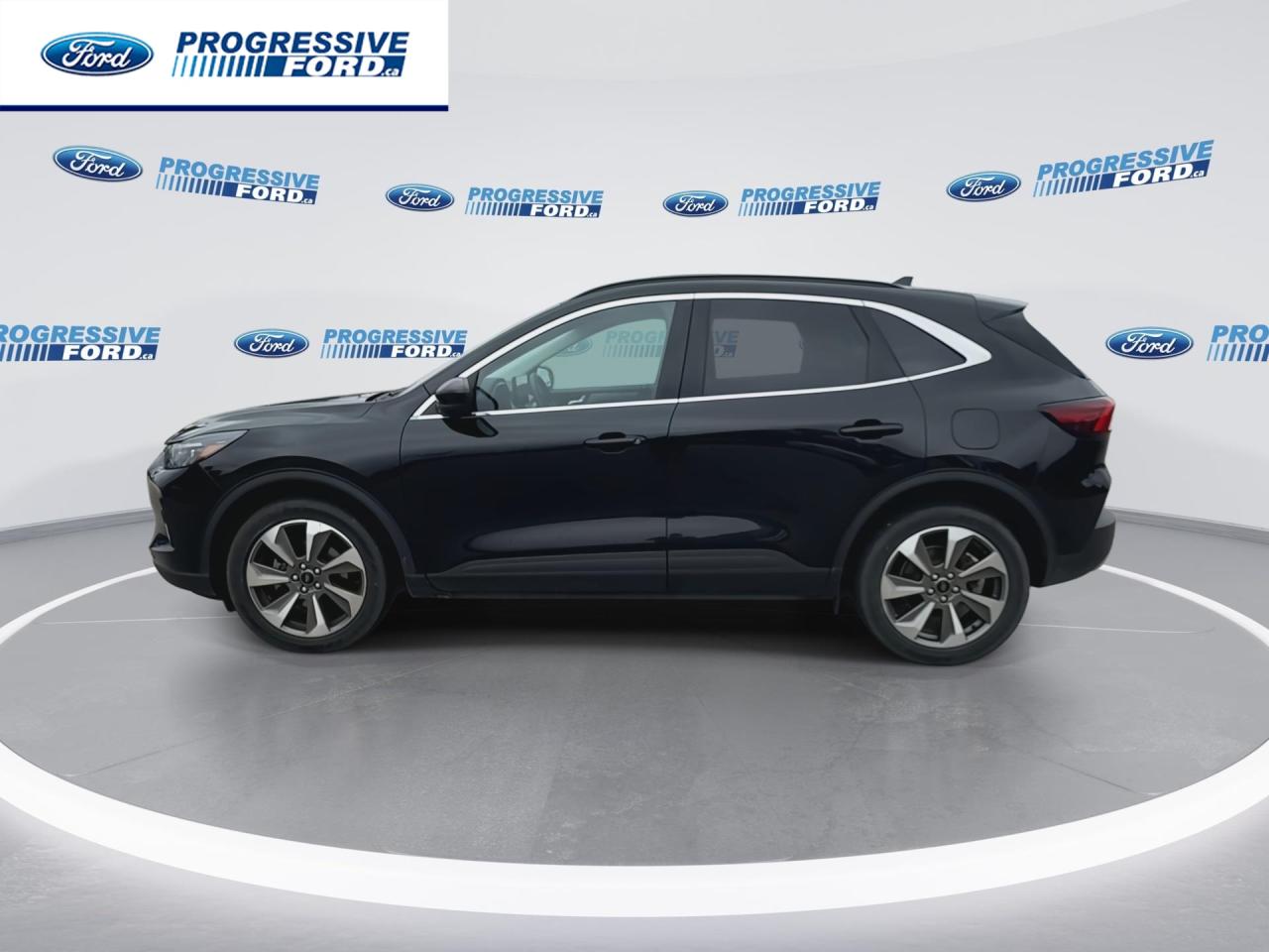 2023 Ford Escape Platinum 4dr All-Wheel Drive Photo4