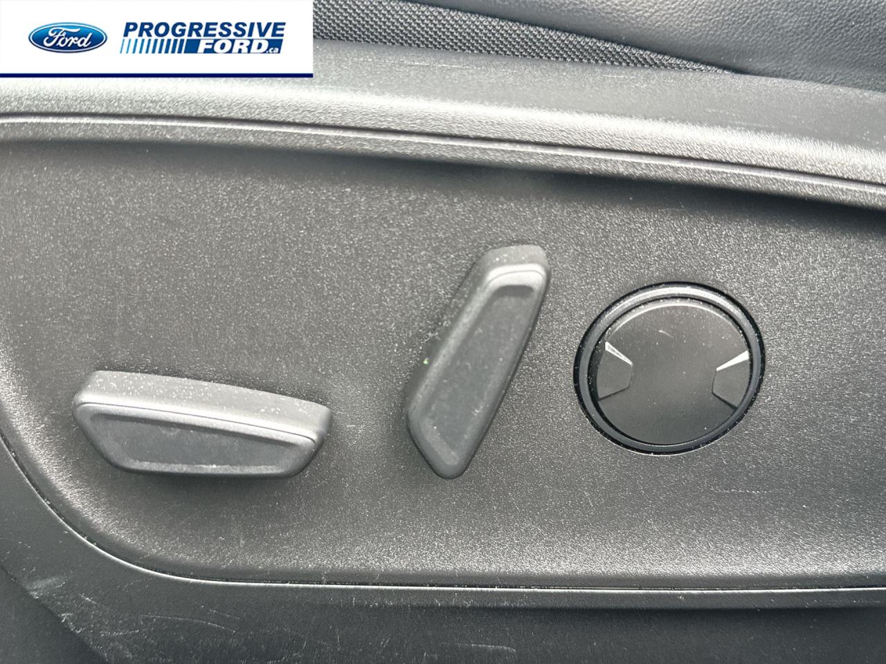 2023 Ford Escape Platinum 4dr All-Wheel Drive Photo