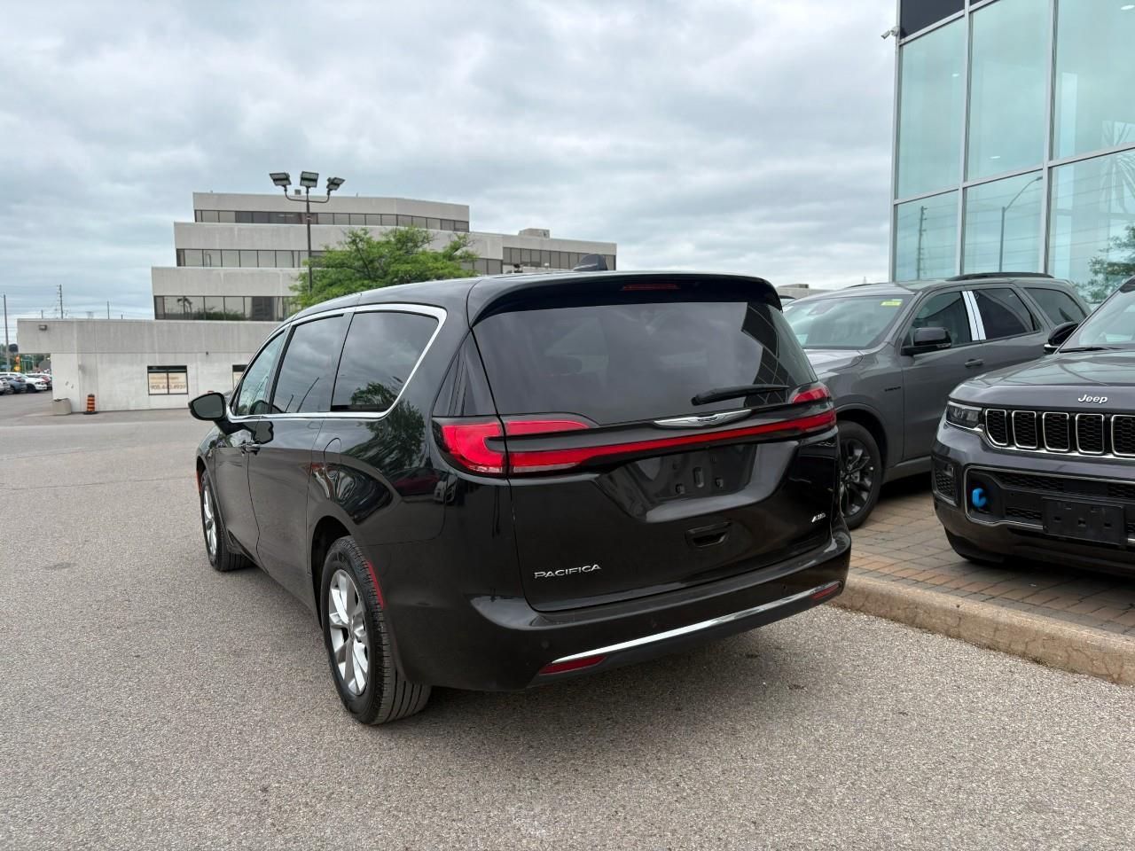 2023 Chrysler Pacifica Touring-L All-Wheel Drive Passenger Van Photo