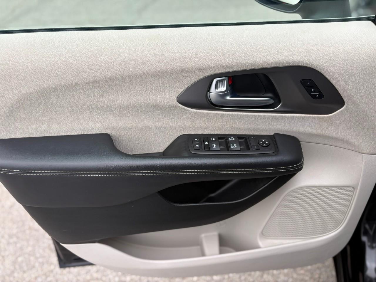 2023 Chrysler Pacifica Touring-L All-Wheel Drive Passenger Van Photo