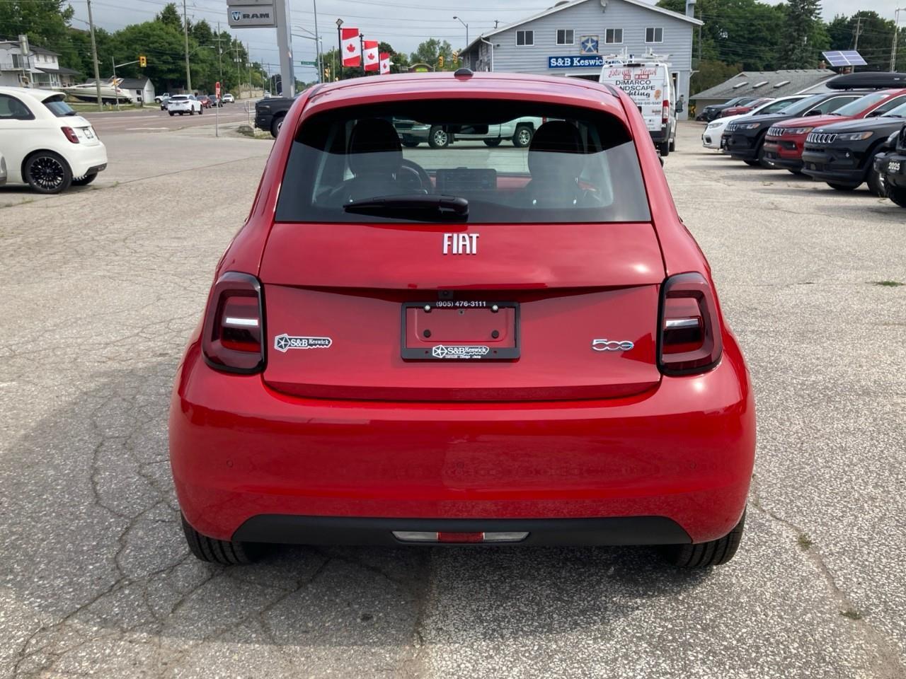 2025 Fiat 500E Base 2dr Hatchback Photo