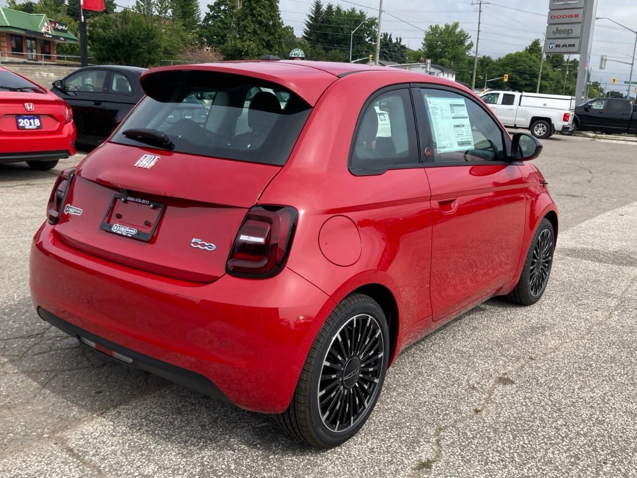 2025 Fiat 500E Base 2dr Hatchback Photo