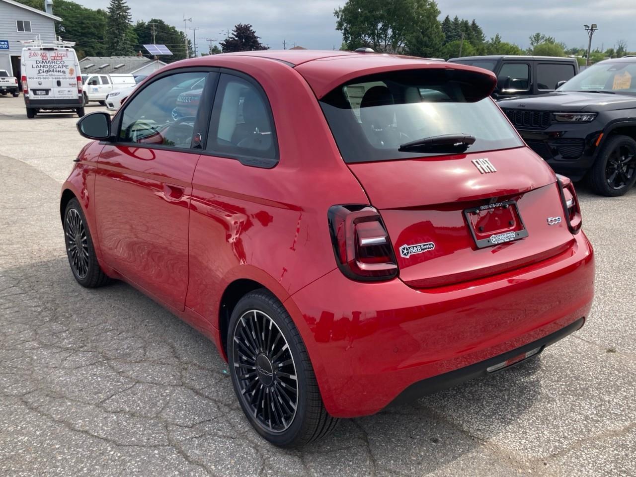 2025 Fiat 500E Base 2dr Hatchback Photo2