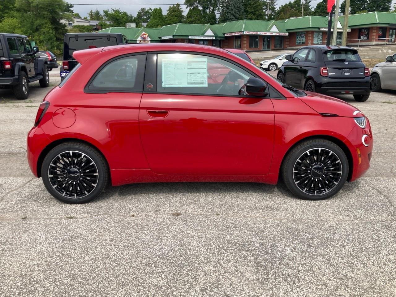 2025 Fiat 500E Base 2dr Hatchback Photo