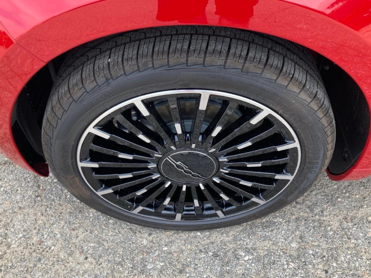 2025 Fiat 500E Base 2dr Hatchback Photo