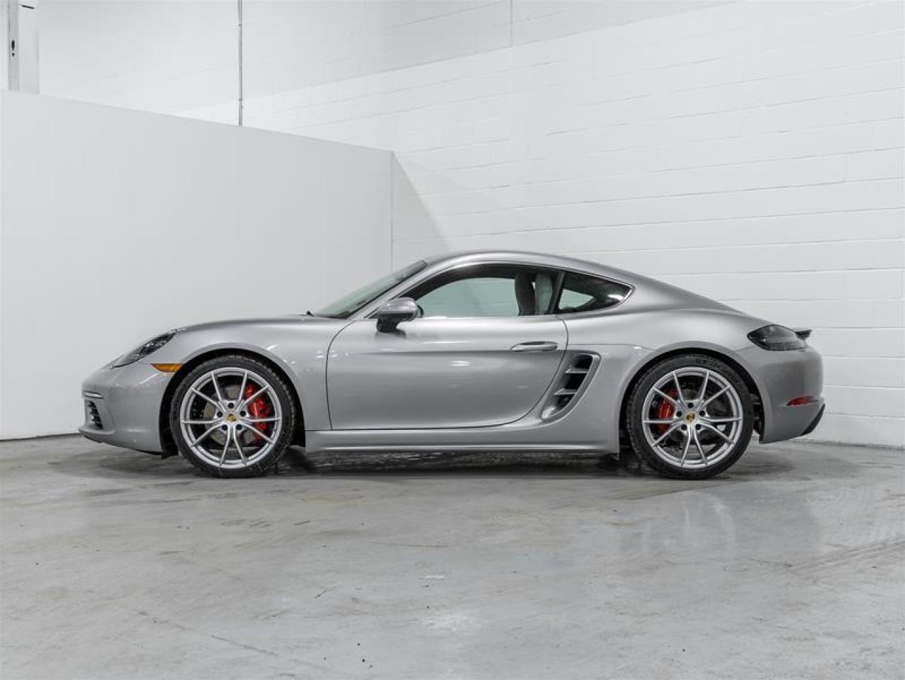 2025 Porsche 718 Cayman  Photo