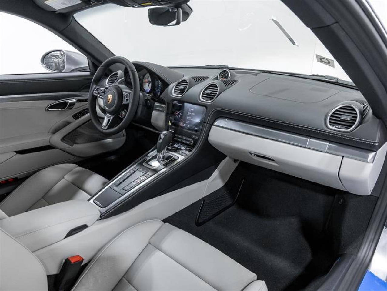 2025 Porsche 718 Cayman  Photo